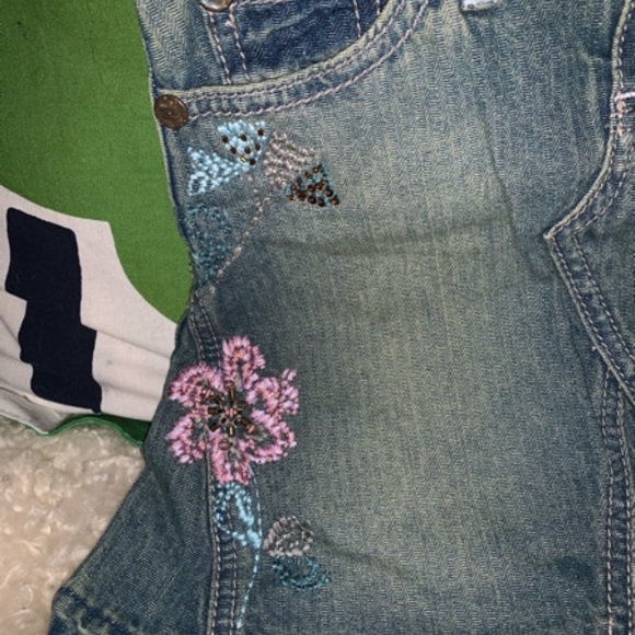 Girls GAP denim embroidered skirt size 6 (small) - Picture 2 of 5